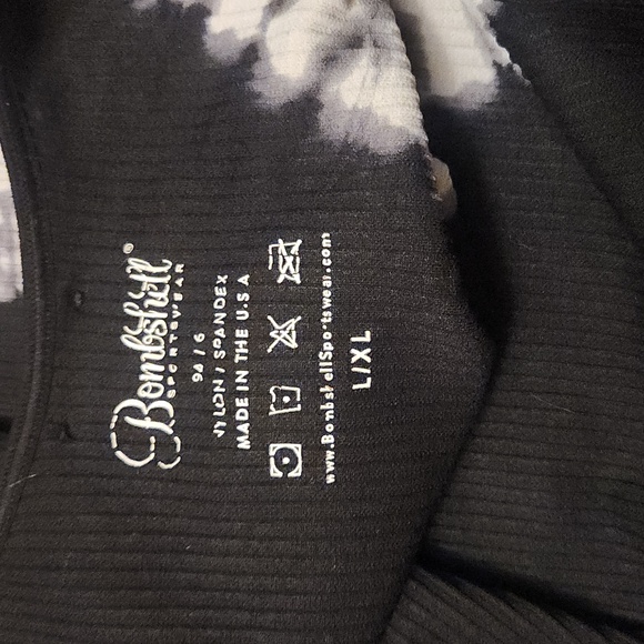 Bombshell Sportswear - Picture 4 of 4